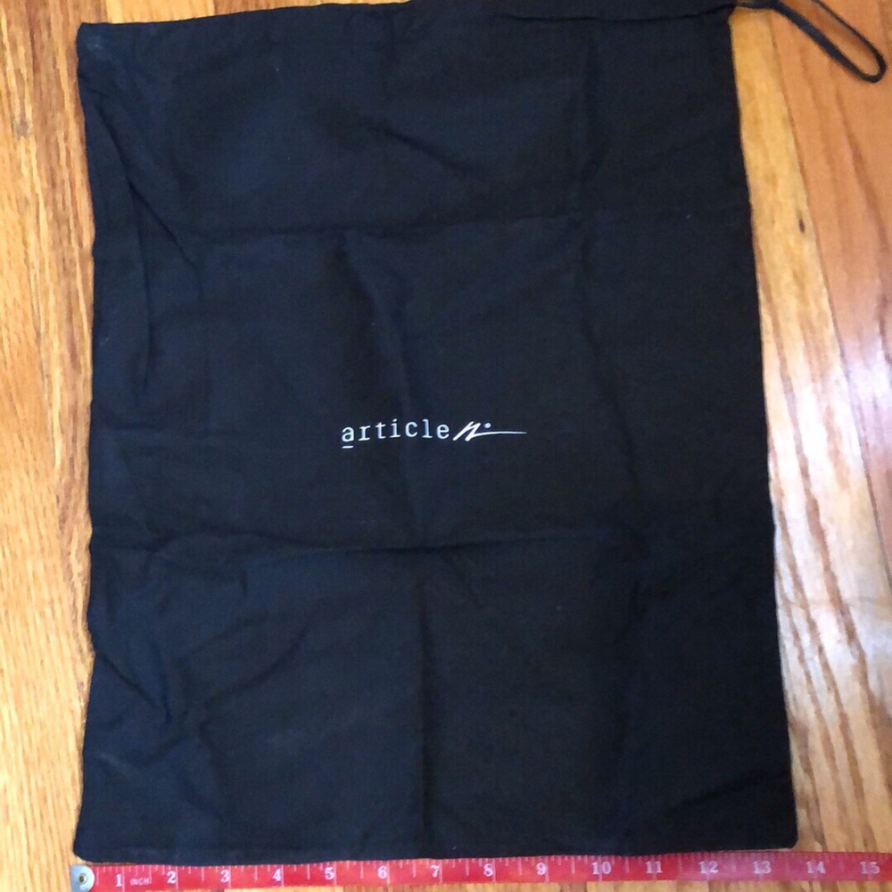 Article no dust bag black color